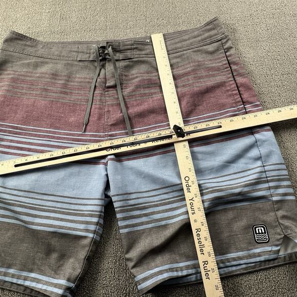 Travis Mathew Shorts Adult Size 42 Striped Boardshorts Active Casual Men's - Picture 10 of 14